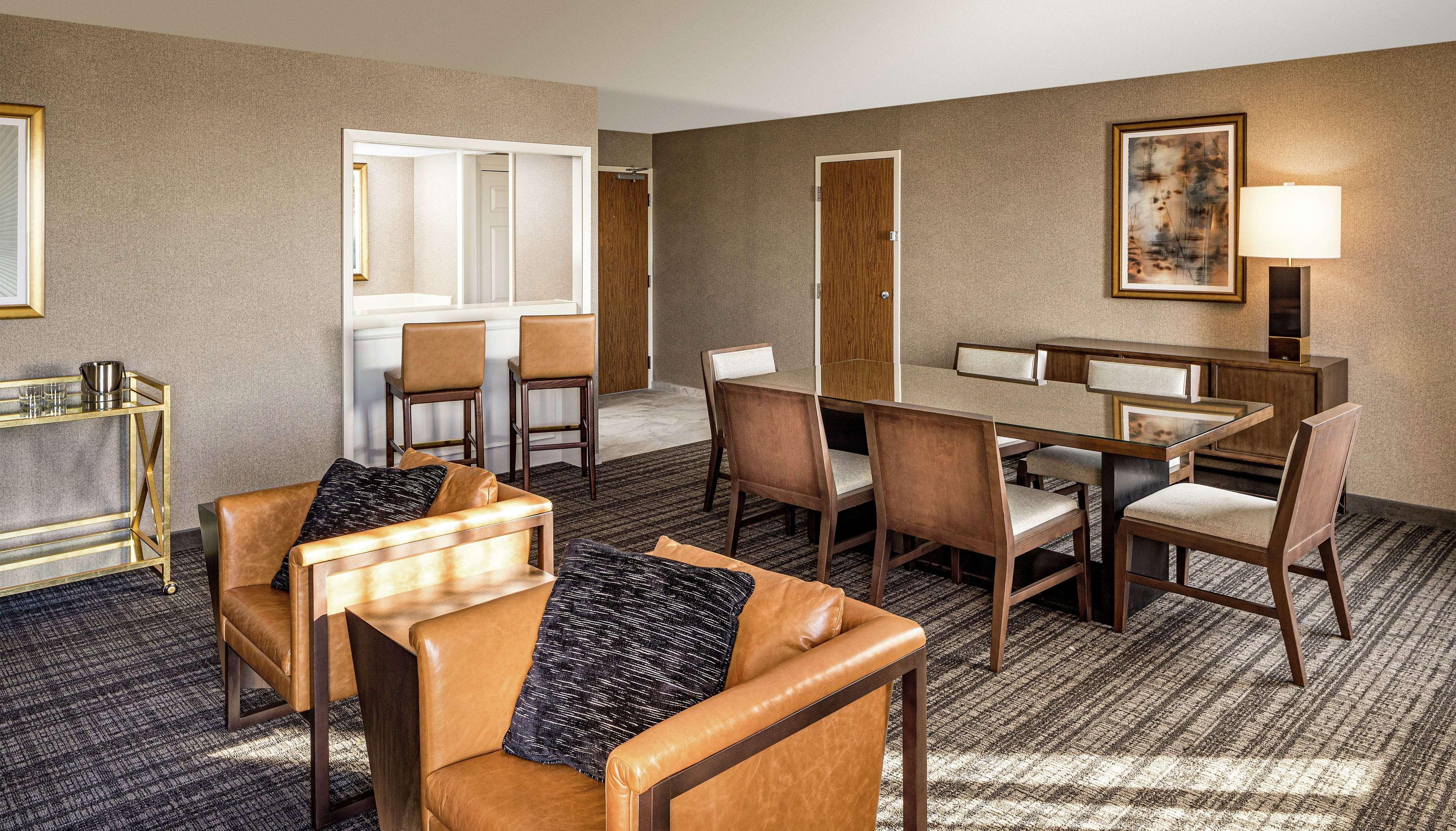 Doubletree By Hilton Dallas Near The Galleria Exterior photo